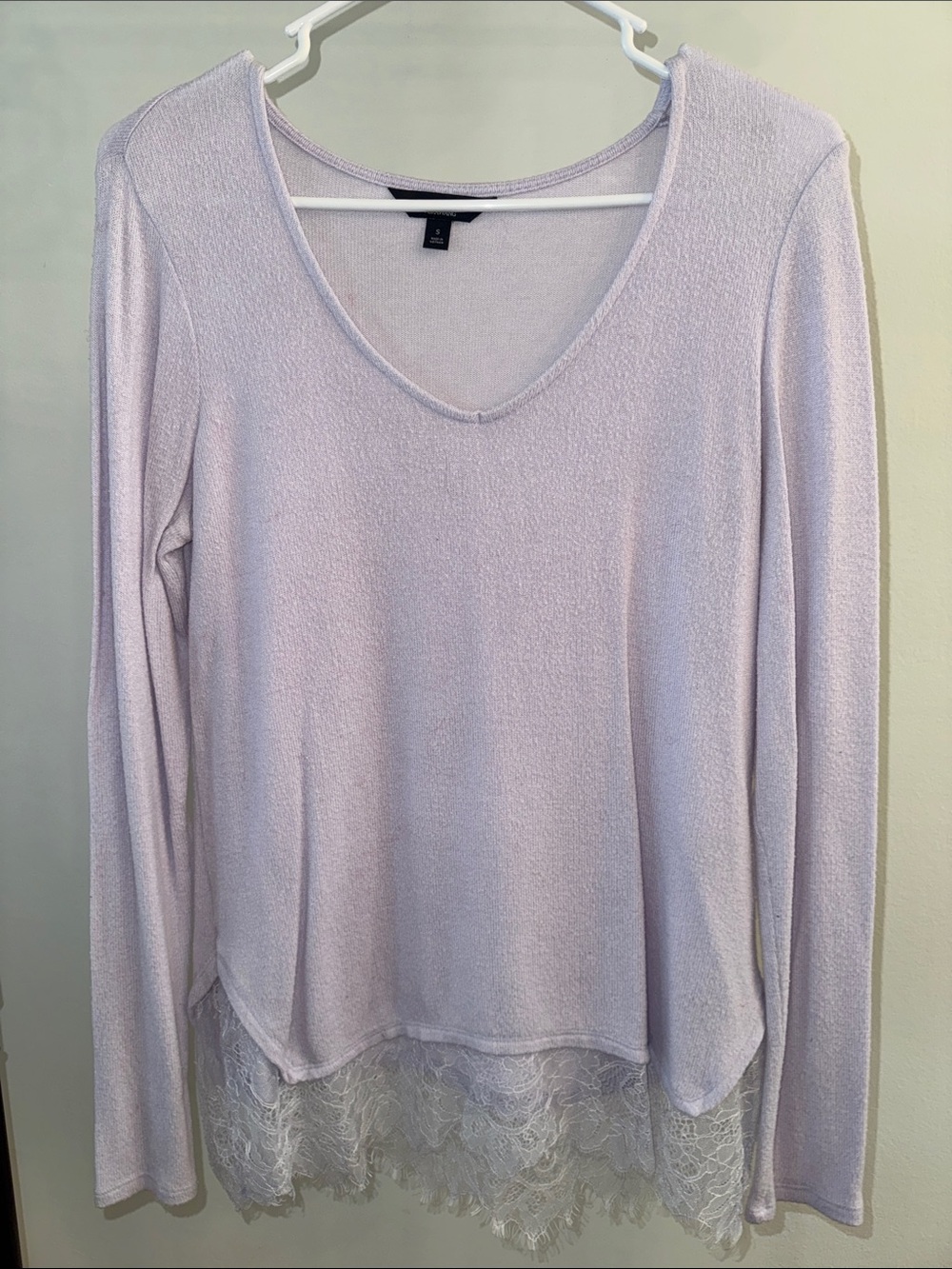 Light Lavender V-Neck Long Sleeve Top with Lace Hem by